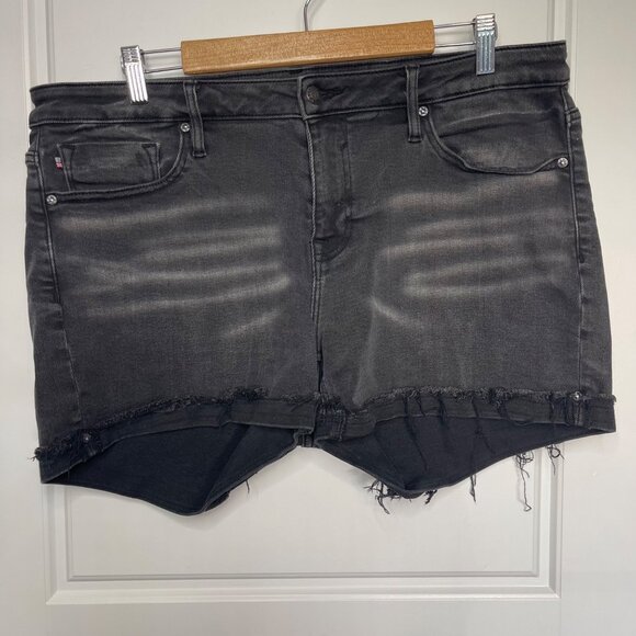 Vigoss Jagger Short Women's Plus Size 14 Cuffed Raw Edge Whiskering Black Denim‎ - Picture 2 of 9